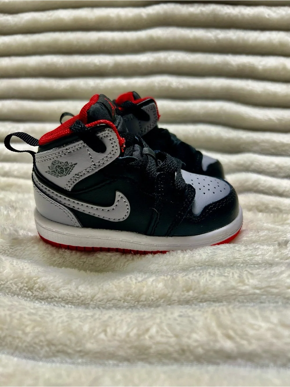 Air Jordan 1 Mid Bred Shadow Unisex Baby/Toddler Sz 4C DQ8425-006 NWOB